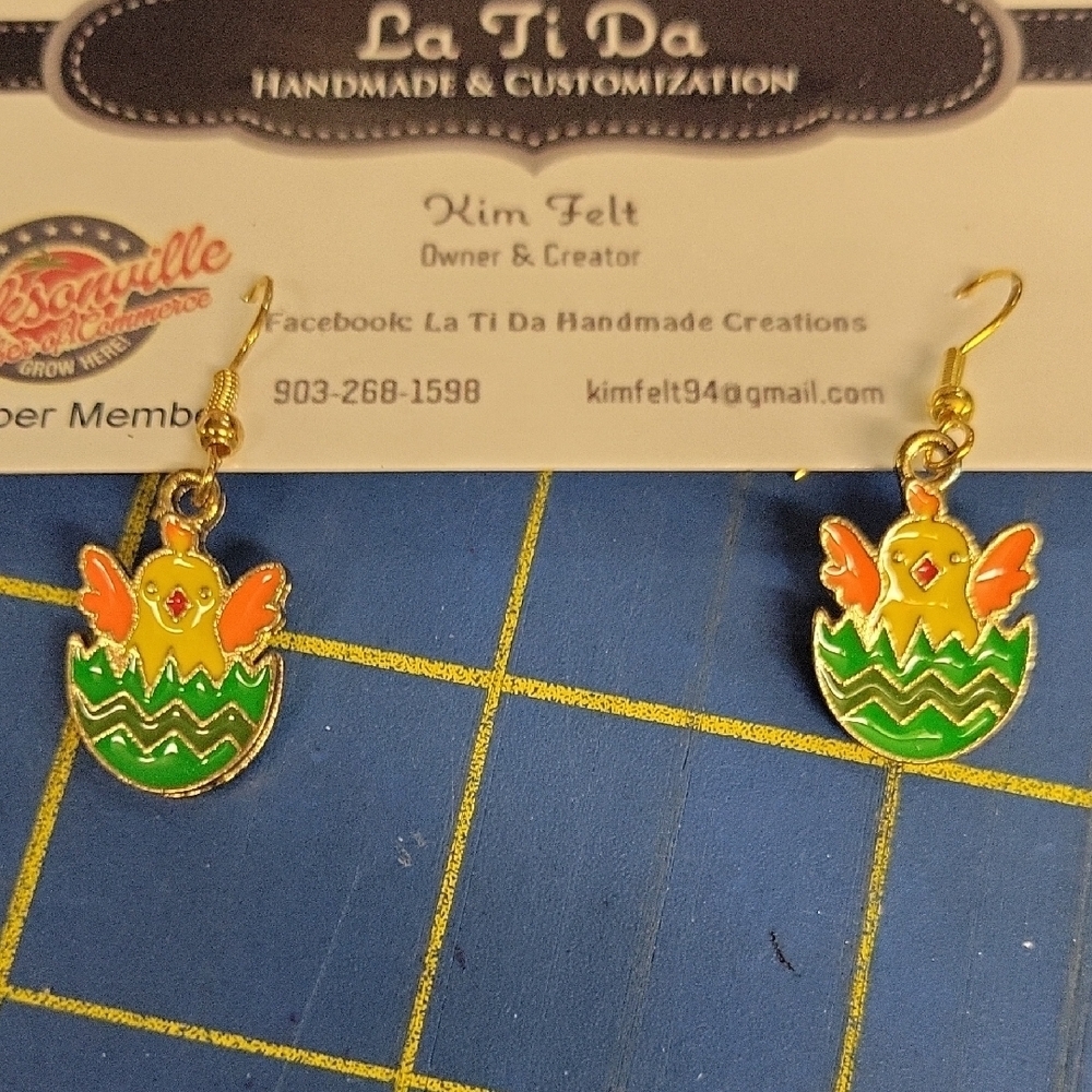 Chick in an Egg Gold Tone 0.5" Earrings Enamel Easter Spring Rabbit